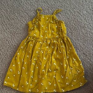 Girls 5 t dress. Never worn.